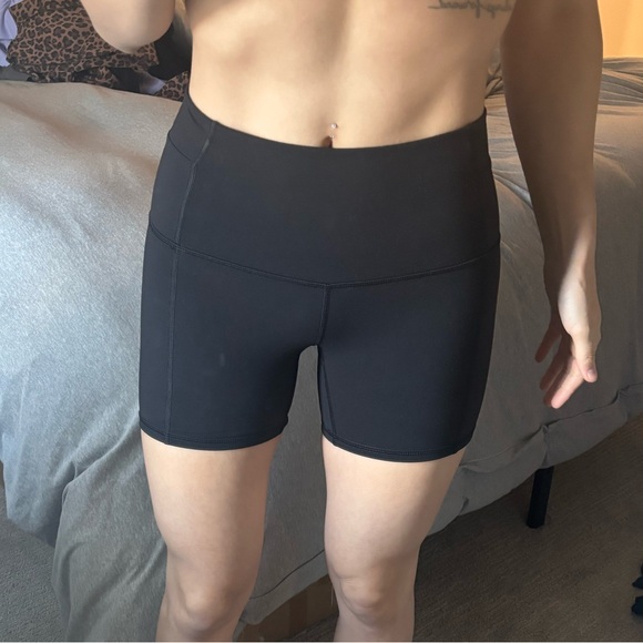 Lululemon Black High-Waisted Spandex Shorts Size 6 - Picture 1 of 3